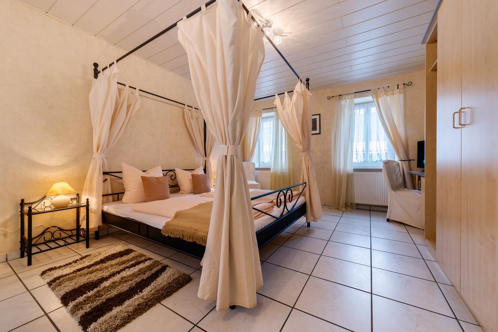 Moselhotel Ludwigs Köwerich Rum bild